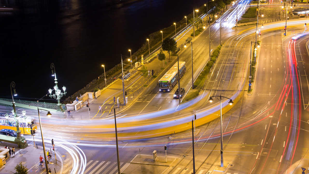 Light trails Gellert ter budapest